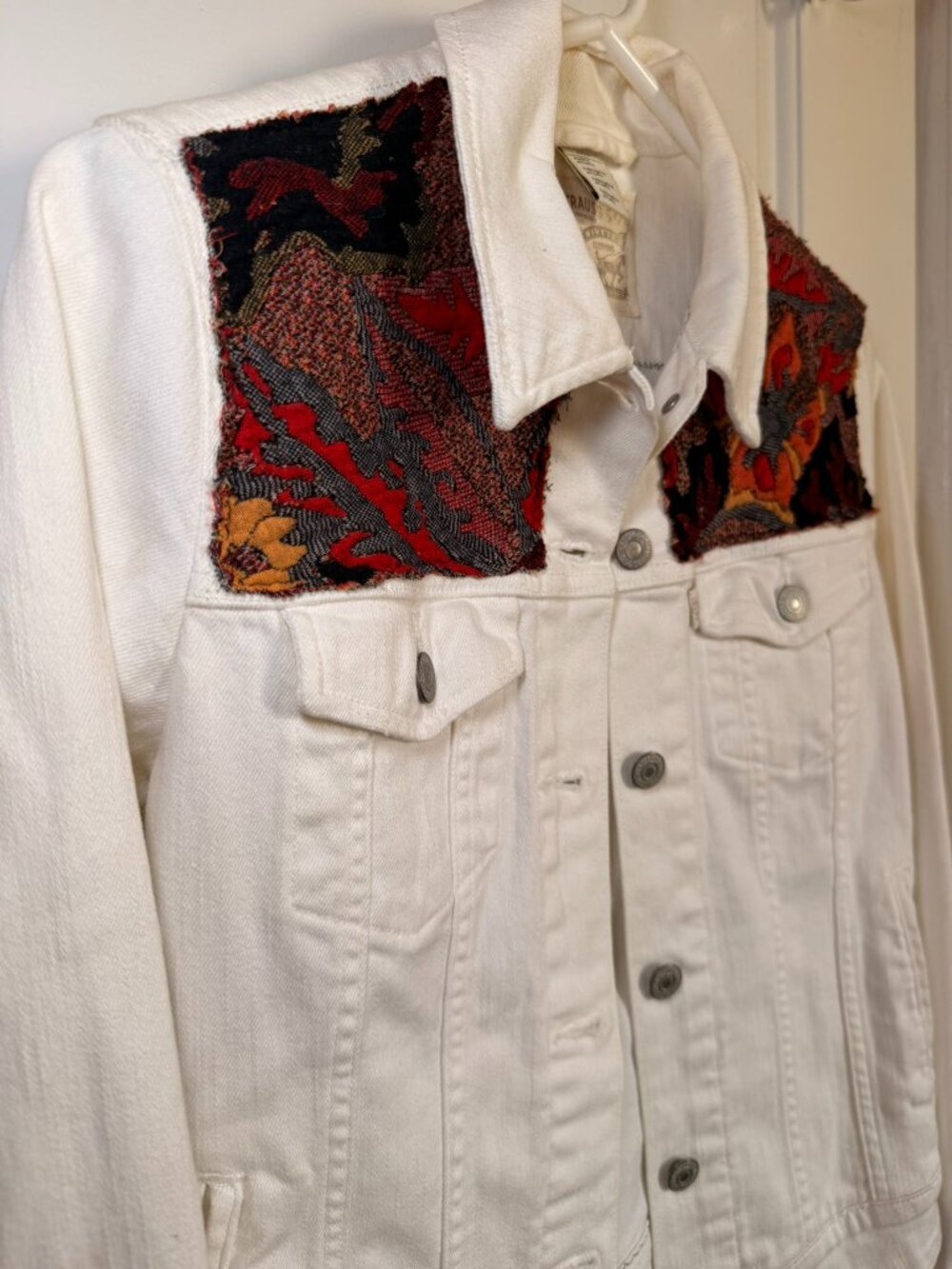 Levi’s White Denim Tapestry Yoke Trucker Jacket Boho Western Aztec Size S - Picture 5 of 9